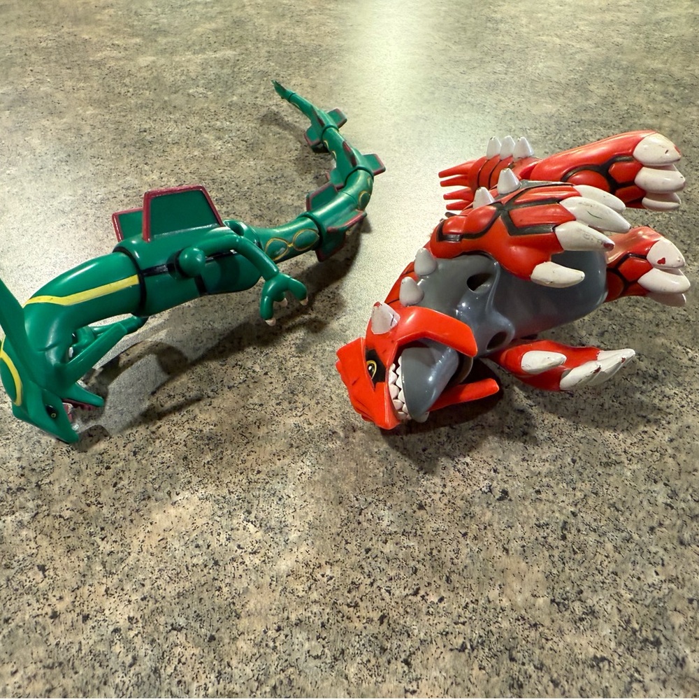 Vintage Rayquaza and Groudon Pokemon Toys - Picture 4 of 9